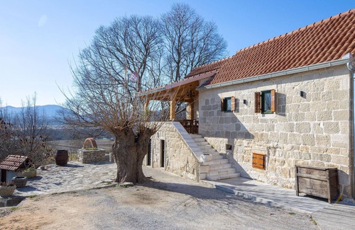 Sinj House | Awesome home in Obrovac Sinjski