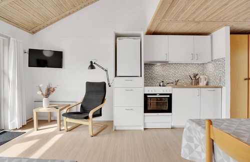 Ristinge House | Awesome home in Humble with WiFi