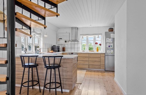 Østerskov House | Awesome home in Humble with WiFi