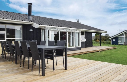 Pøt Strandby House | Awesome home in Juelsminde with kitchen