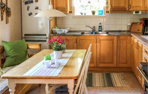 Hagaby House | Awesome Home In Löttorp With Kitchen