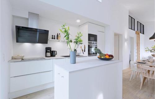 Lembruch House | Awesome Home In Lembruchdümmer See