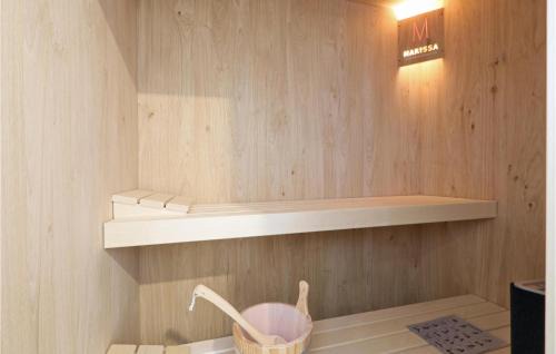 Lembruch House | Awesome Home In Lembruchdümmer See
