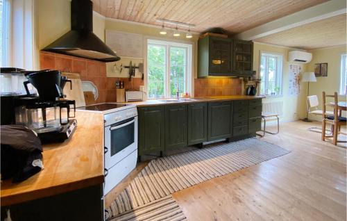 Lidhult House | Awesome Home In Lidhult With Lake View