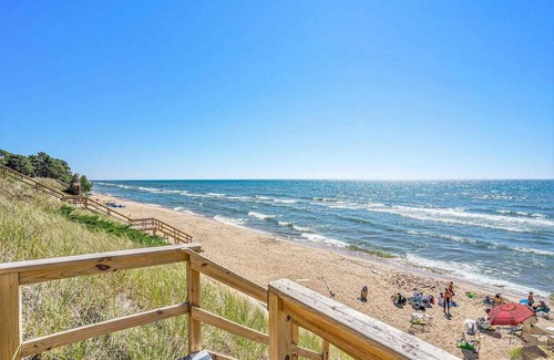 West Olive House | Awesome home in luxurious Lake Michigan
