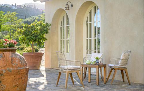 Massa e Cozzile House | Awesome Home In Massa E Cozzile