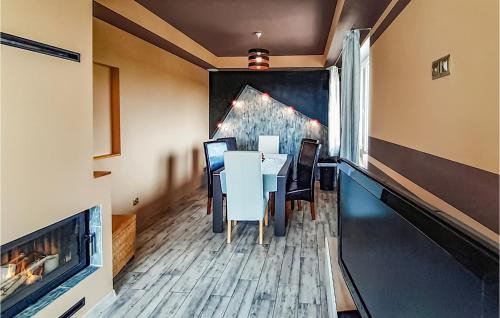 Mragowo House | Awesome Home In Mragowo With Lake View