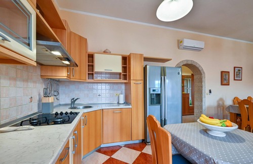 Pag House | Awesome home in Pag with WiFi