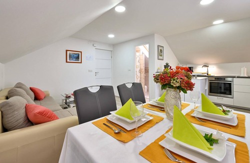 Kraljevec Sesvetski House | Awesome home in Paruzevina with sauna