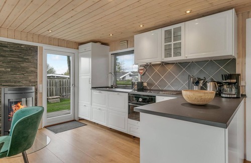 Ronde House | Awesome home in Rønde with WiFi