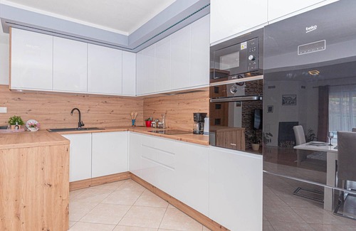 Ruzic House | Awesome home in Ruzic with jacuzzi