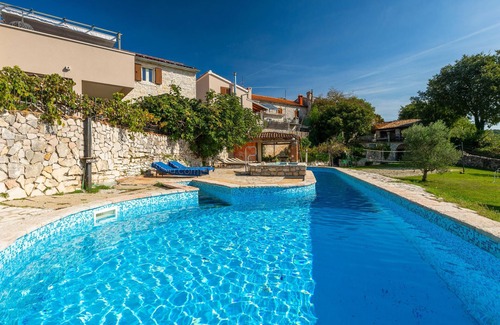 Tinjan House | Awesome home in Tinjan