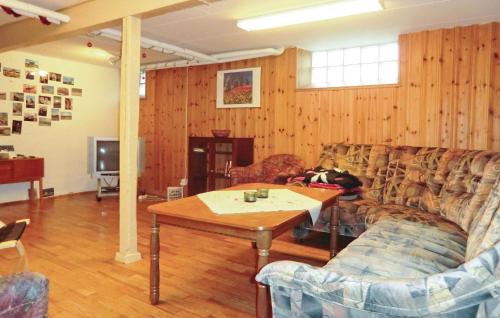Tomelilla House | Awesome Home In Tomelilla With Kitchen
