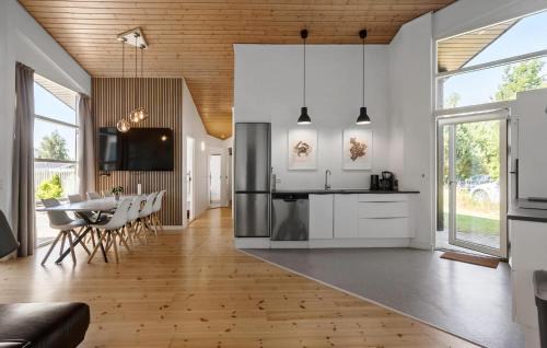 Bøtø By House | Awesome Home In Væggerløse With Sauna