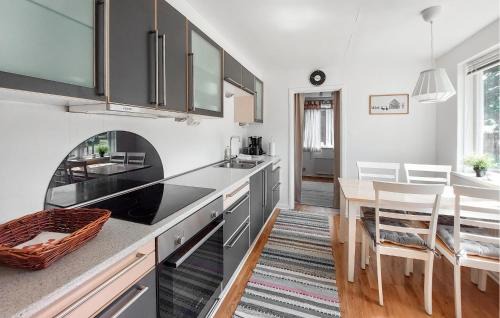 Emmaljunga House | Awesome Home In Vittsjö With Wifi