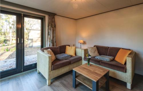 Knikkerdorp House | Awesome Home In Well With Kitchen
