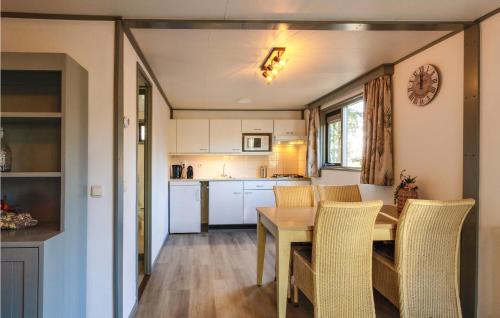 Knikkerdorp House | Awesome Home In Well With Kitchen