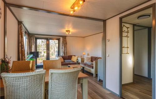 Knikkerdorp House | Awesome Home In Well With Kitchen