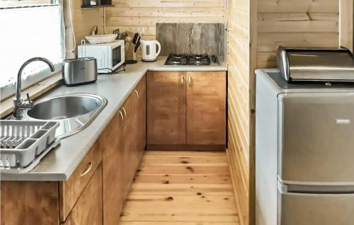 Bialogora House | Awesome Home In Wierzchucino With Wifi