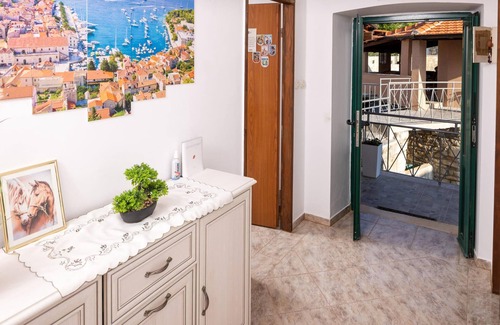 Zastrazisce House | Awesome home in Zastrazisce with WiFi