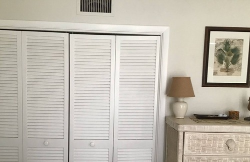 Saint Armands Key Condo | Awesome location, St Armand's condo close to beach and shopping