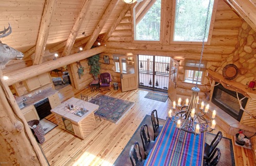 Torreon House | AWESOME LOGHOME: HOT TUB , free WIFI, CHECK IN/OUT 1pm, lovely back in TORREON