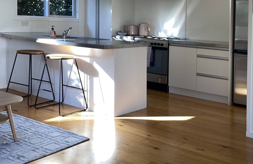 Mount Eden Apartment | Awesome Mt Eden 1BR Unit - Wifi-Carpark