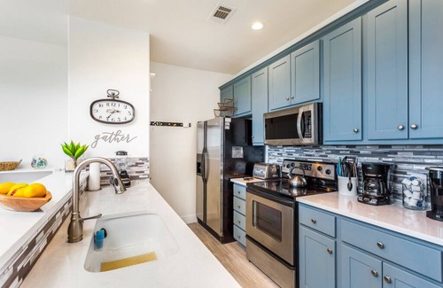 Jonestown Condo | Awesome remodeled Villa at Hollows Resort, great Lake & Hill Country view, Pools, Fitness Center!
