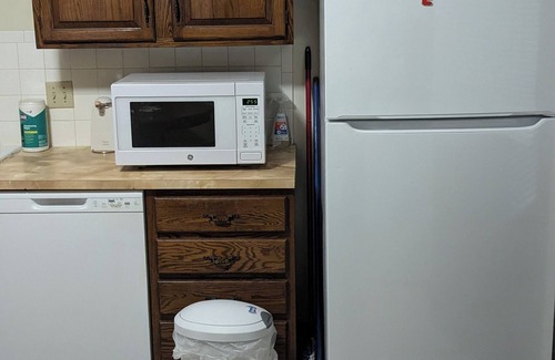 Hutchinson Apartment | Awesome two bedrooms to relax with AC, and quiet neighborhood in Hutchinson.