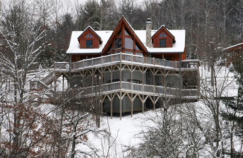Fleetwood House | AWESOME View 2500 sqft decks 8 person Spa mins to Blue Ridge Pkway & New River