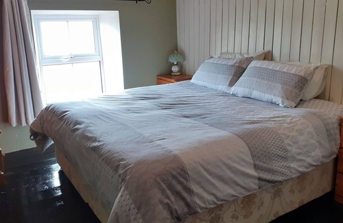 Ballinskelligs House | Awesome Views - Day or Night! - Near Golf & Beaches, Free WiFi