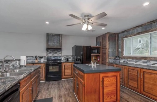Barnett House | Awesome Views & Large Fishing Dock