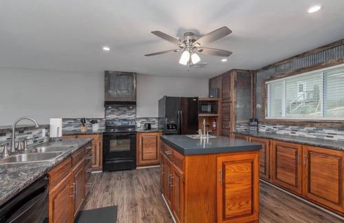 Barnett House | Awesome Views & Large Fishing Dock