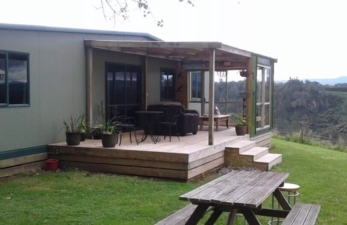 Pyes Pa Cottage | Awesome views Stunning sunsets A quiet relaxing spot only ten minutes from town