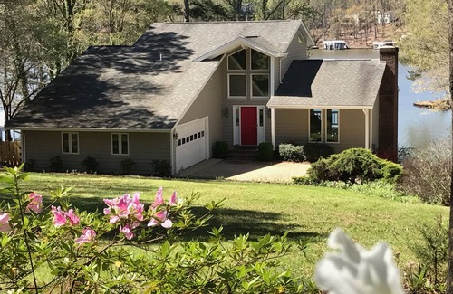 Bracey House | Awesome Views! Two Full-Kitchens And Relaxing Fire Pit Area!