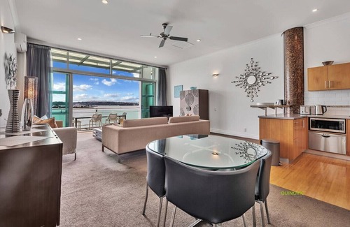 Auckland Central Business District Apartment | AWSA Waterfront Get Away (4018)