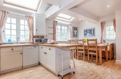 Ringmore Cottage | AYRMER PATH, pet friendly, luxury holiday cottage in Ringmore