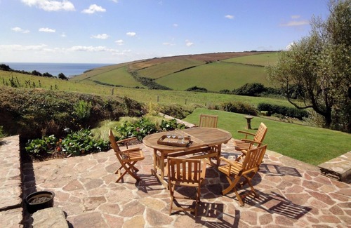 Ringmore Cottage | AYRMER PATH, pet friendly, luxury holiday cottage in Ringmore