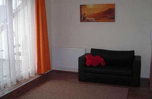 Sarvar Apartment | Azúr Ház Kamilla Apartman