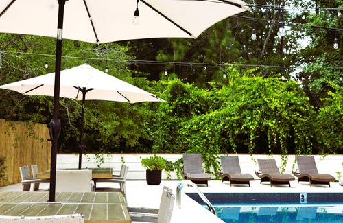 Cantonment House | Azalea Pines Retreat: Pool+Beach+Forest+5acres