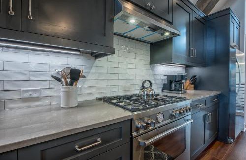 Lake Norman of Catawba House | Azalea Retreat - The Cottage by AvantStay Pool