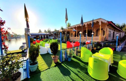 Khattalwada Boat Rental | Aziz Palace Group of Houseboats