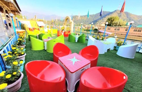 Khattalwada Boat Rental | Aziz Palace Group of Houseboats
