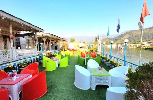Khattalwada Boat Rental | Aziz Palace Group of Houseboats