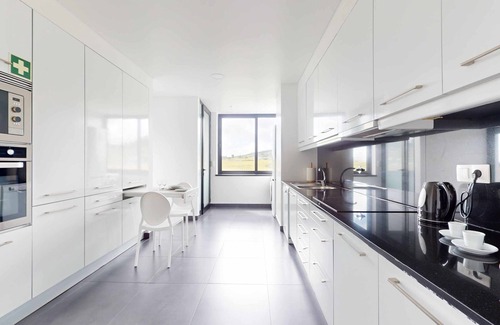 Ponta Delgada Apartment | Azores Pico Salomão T4 Apartment