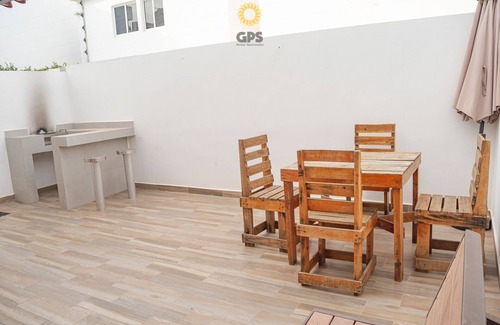 Cerritos Apartment | Azul Marino