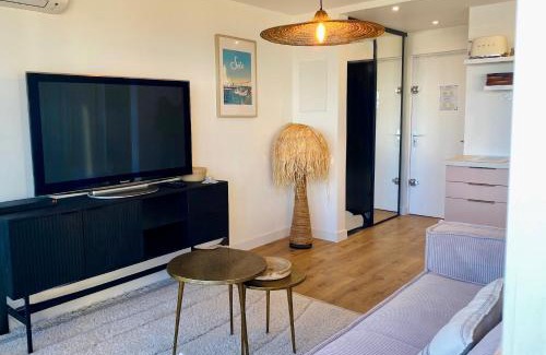 Sete Apartment | Azur 2 vue sublime clim, parking, terrasse, Wifi