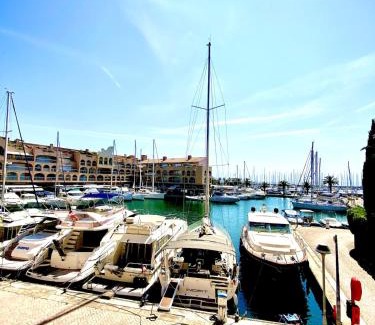 Toulon - Hyeres Apartment | AZUR Appartement avec vue sur l'île de Port Cros