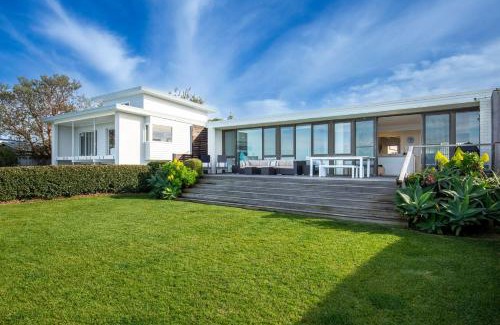 Callala Beach House | Azure Absolute Beachfront I Pet Friendly