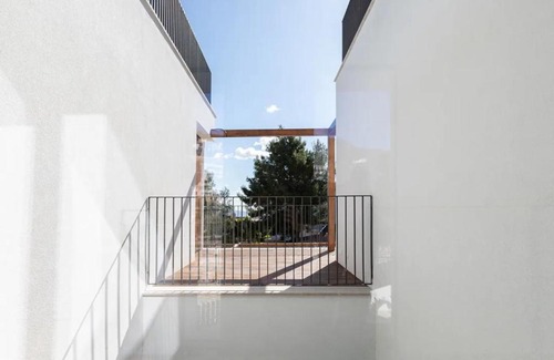 Genova Cabin | Azure Haven